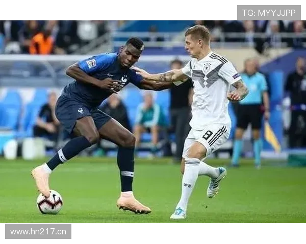 博格巴与克罗斯在控球组织中呈现分散与依赖结构转换